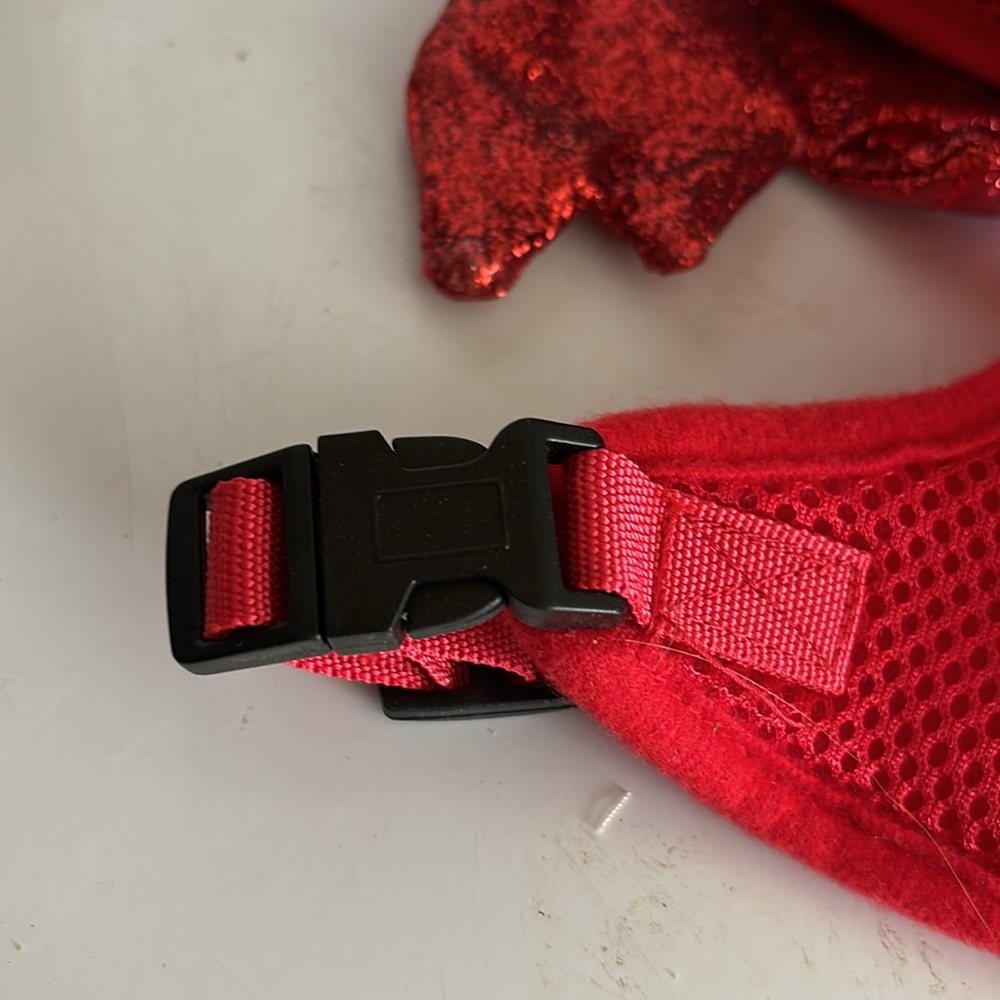 NWT Toy Time Dog Pet Harness Fit Girth up to 17” S/M Red Glitter Bat Wings Clips